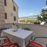 Apartment Plaza