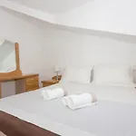Plaza Apartment *