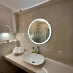 Plaza Apartment *