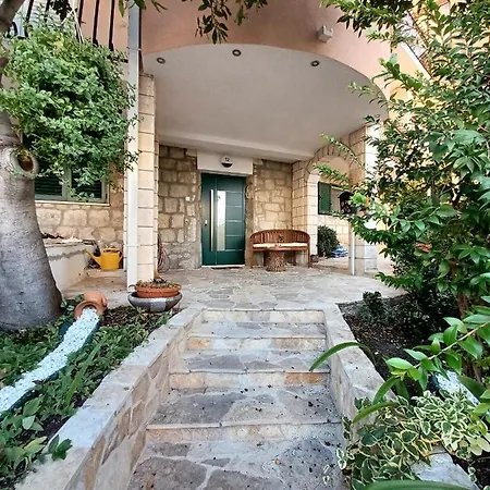 Plaza Apartment